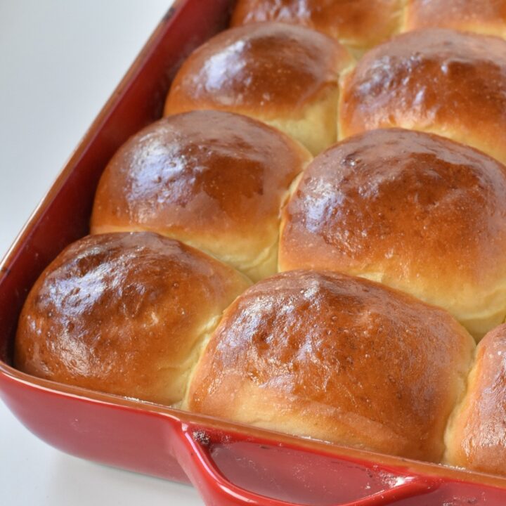 Dinner rolls baked in red tray.