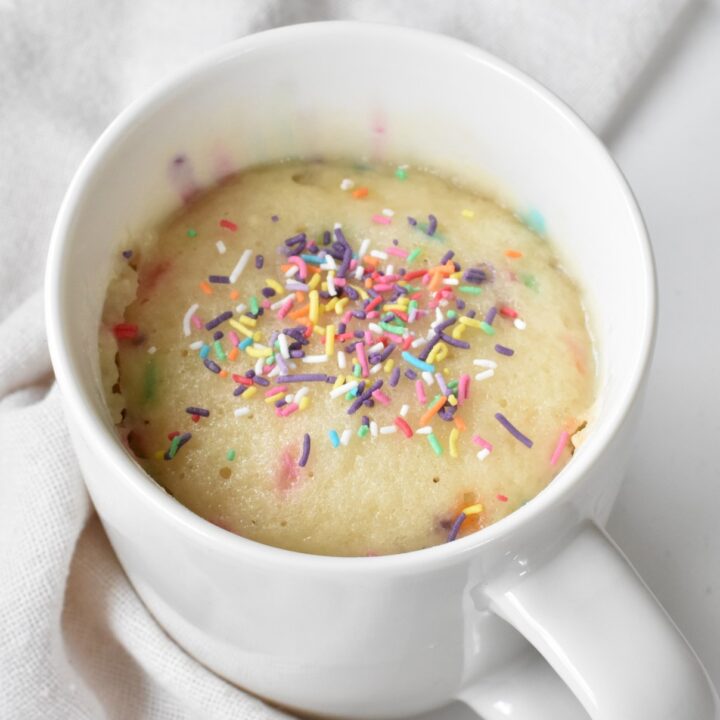 https://www.bakingenvy.com/wp-content/uploads/2020/09/Funfetti-Mug-Cake-Featured-Image-720x720.jpg